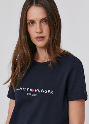 Бавовняна футболка з логотипом на грудях ✨ tommy hilfiger ✨ з вишитим лого на плечі бавовна