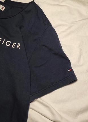 Хлопковая футболка с логотипом на груди ✨ tommy hilfiger ✨ с вышитым лого на плече хлопок6 фото