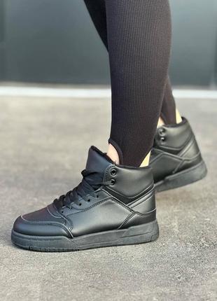 Кросівки жіночі зимові чорні чоботи черевики ботинки теплі високі на платформі на шнурках