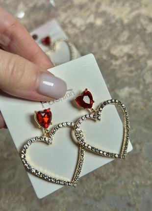 Святкові сережки сердечко з камінчиками1 фото