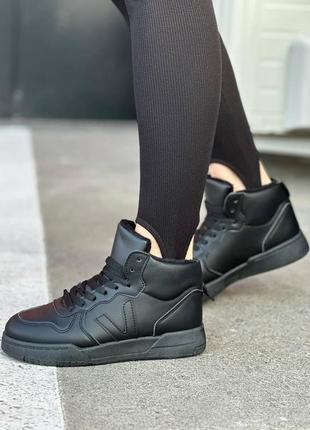 Кроссовки женские зимние сапоги ботинки ботинки зима высокие теплые на шнурках1 фото
