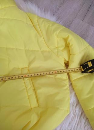 Стильная укороченная курточка яркого лимонного цвета7 фото