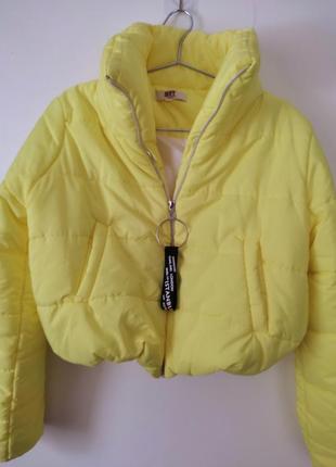 Стильная укороченная курточка яркого лимонного цвета3 фото