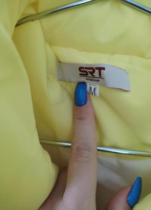 Стильная укороченная курточка яркого лимонного цвета4 фото