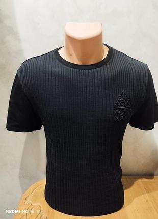 Комфортная эластичная футболка популярной марки одежды из Англии river island