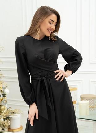 Черное приталенное платье с завязками3 фото