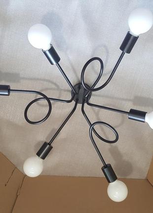 Красива люстра  на 6 ламп.