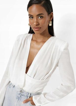 Боді з глибоким декольте нарядний білий