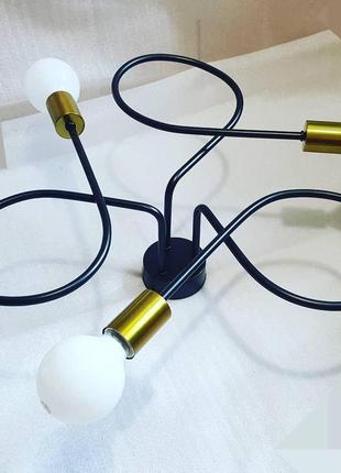 Люстра на три лампи з золотим цоколем.4 фото