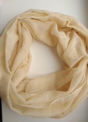 Очень стильный и нежный шарф-хомут