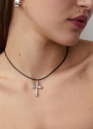 Ожерелье с крестиком