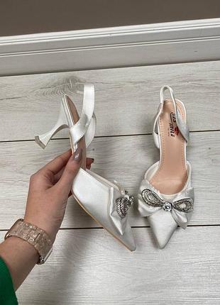 Туфлі білі акційна ціна