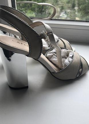 Босоніжки шкіряні