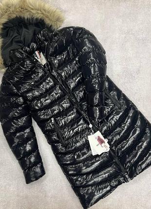 Зимнее пальто пуховик с натуральным мехом енота moncler