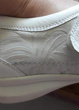 Суперовые фирменные белые туфли с принтом по бокам из натуральной кожи waldlaufer5 фото