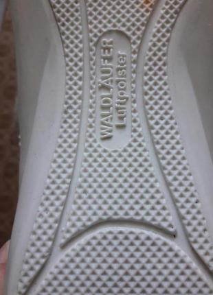 Суперовые фирменные белые туфли с принтом по бокам из натуральной кожи waldlaufer8 фото