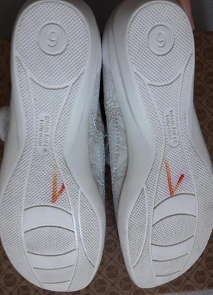 Суперовые фирменные белые туфли с принтом по бокам из натуральной кожи waldlaufer7 фото