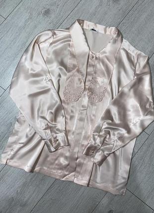 Дуже красива атласна блузка розмір l