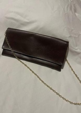 Стильная маленькая коричневая сумка клатч с цепочкой. тренд 20241 фото