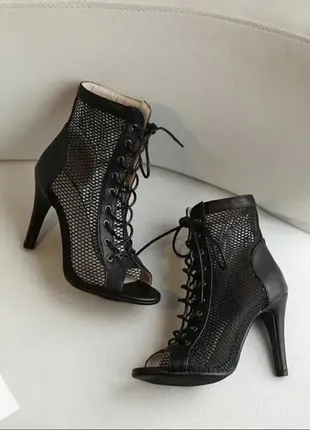 Взуття для high heels.в наявності чорного кольору з 35 до 41 розміри5 фото