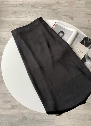 Stradivarius черная сатиновая юбка миди атласная юбка