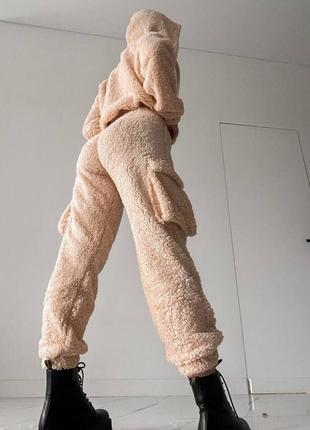 Стильний плюшевий спортивний костюм двійка джогери з карманами і худі укорочене хутор тедді4 фото