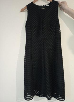 Черное платье без рукавов1 фото