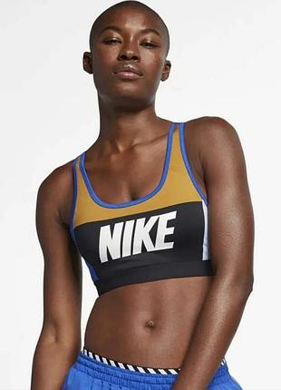 Топ спортивний nike