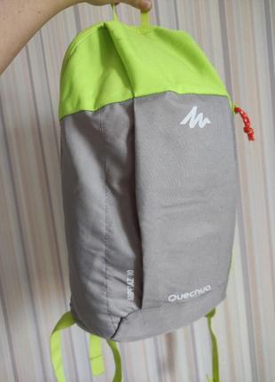 Фірмовий жіночий спортивний рюкзак quechua, 10 l.