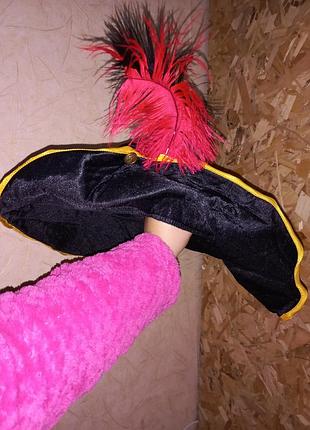 Карнавальна шляпа з красивим пером