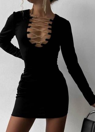 Платье мини с длинными рукавами глубокий вырез декольте со шнуровкой из золотой цепочки облегающая короткая стильная вечерняя черная платье