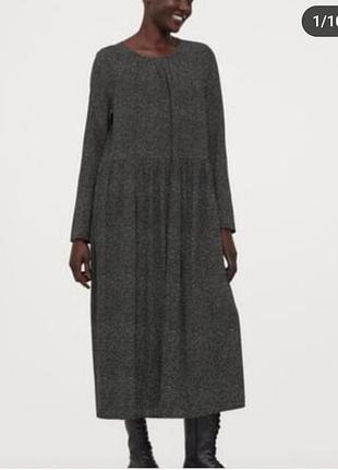 Сукня вільного крою в мілкий горошок