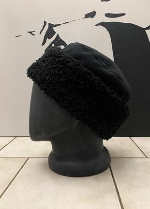 Чёрная шапка marks&spencer, флис, с мехом под каракуль5 фото