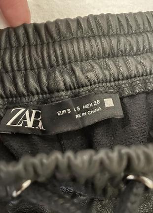Черные брюки из экокожи zara3 фото