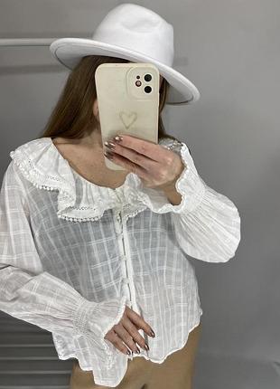 Романтичная белая блуза