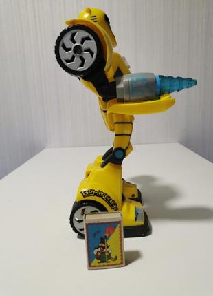 Фігурка hasbro bumblebee transformers на батарейках3 фото