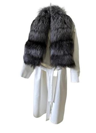 Біле пальто з коміром із хутра чорнобурої лисиці 50 ro-270435 фото