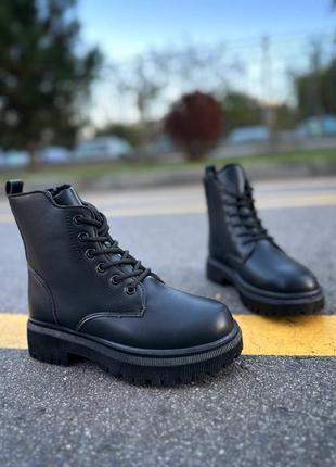Черные зимние женские ботинки2 фото