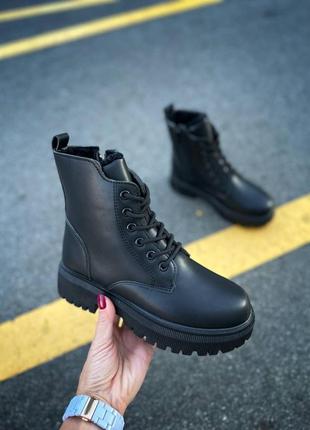 Черные зимние женские ботинки5 фото