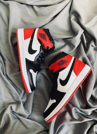 Мужские повседневные кроссовки nike air jordan 1 retro red белые найк эир джордан. мужская обувь7 фото