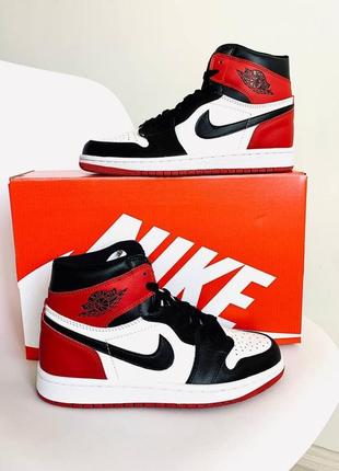 Мужские повседневные кроссовки nike air jordan 1 retro red белые найк эир джордан. мужская обувь6 фото