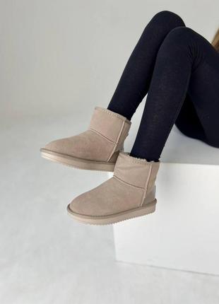 Женские теплые зимние замшевые сапоги ugg mini, женские зимние сапожки, ботинки бежевые угги. женская обувь6 фото