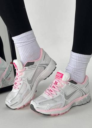 Женские спортивные кроссовки для фитнеса nike vomero 5. белые с розовым.8 фото