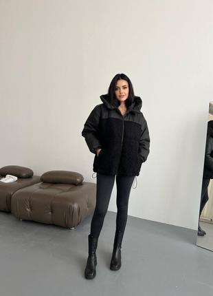 Женская стильная черная куртка с барашком зимняя оверсайз тепла8 фото