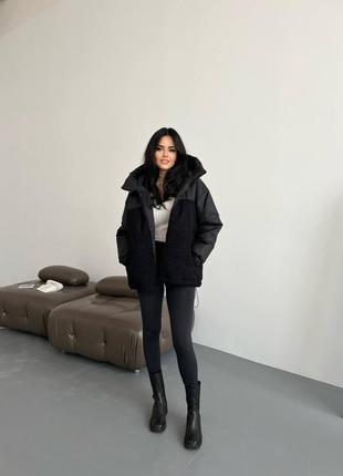 Женская стильная черная куртка с барашком зимняя оверсайз тепла6 фото