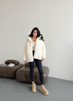 Женская куртка с барашком молочная зимняя стильная оверсайз теплая9 фото