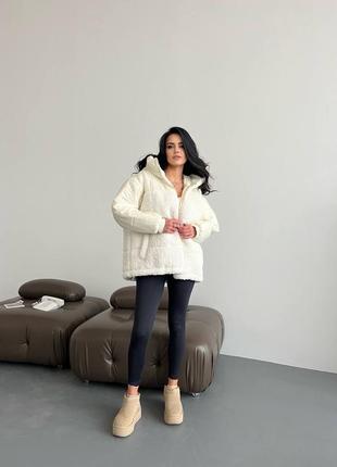 Женская куртка с барашком молочная зимняя стильная оверсайз теплая7 фото
