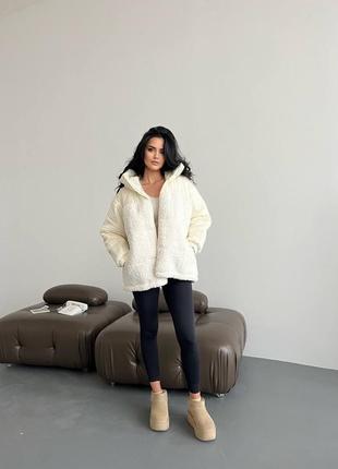 Женская куртка с барашком молочная зимняя стильная оверсайз теплая8 фото