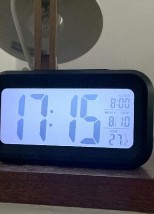 Электронные часы/будильник led с большим екраном, умной подсветкой и термометром10 фото