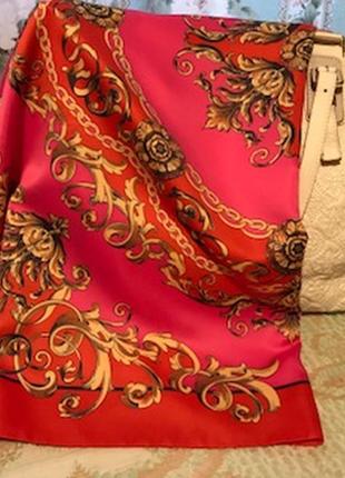 Изящный шелковый платок.